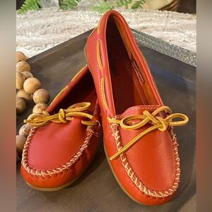 Minnetonka Women's Moccasins in Red and Tan